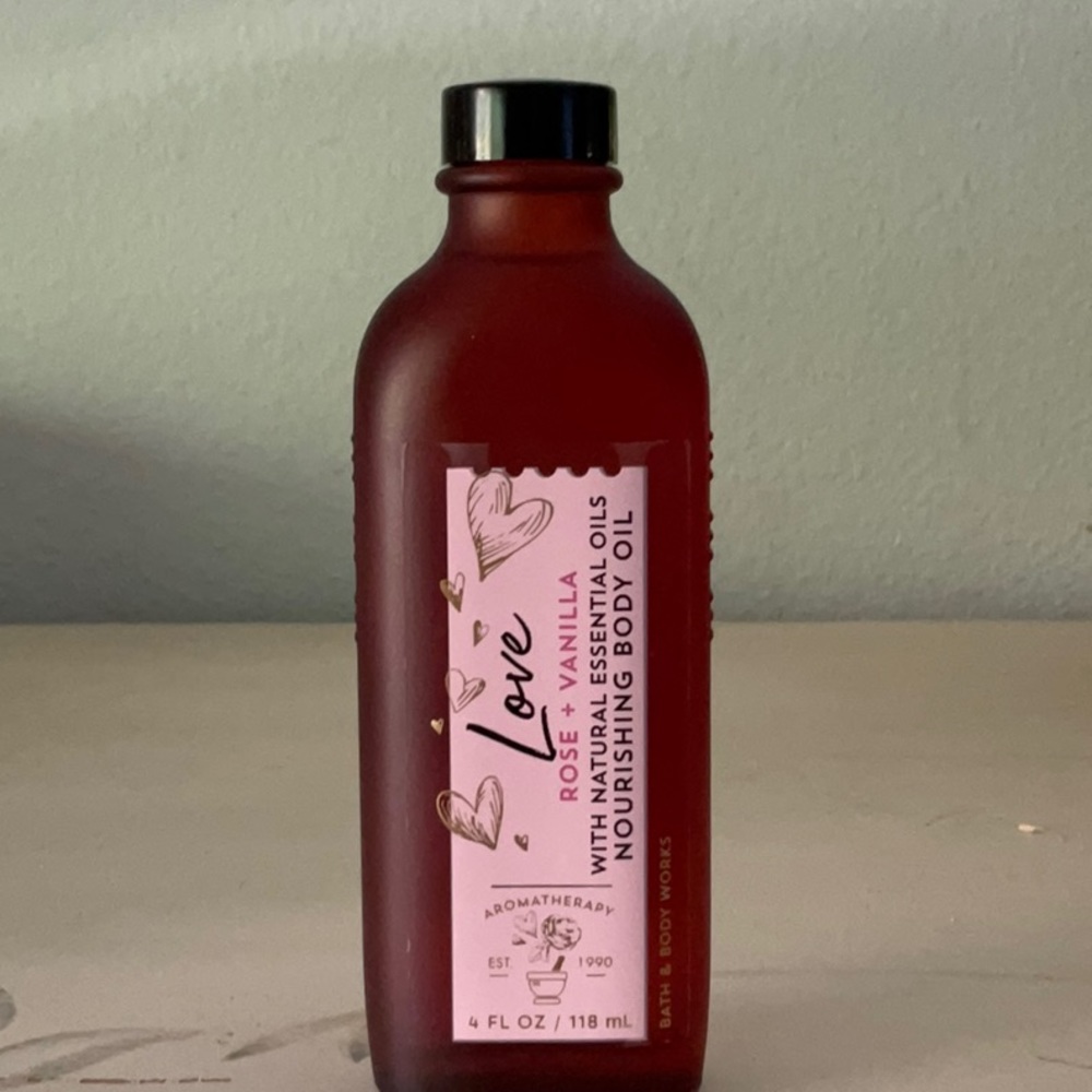 🧼 VICTORIA’S SECRET ROSE & VANILLA BODY OIL 🧼 NWOT🧼